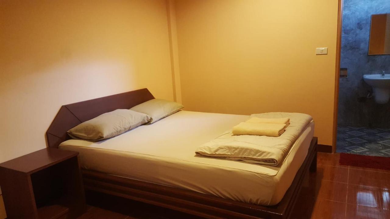 Phatra Hostel トンサラ エクステリア 写真