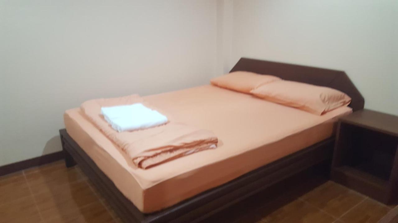 Phatra Hostel トンサラ エクステリア 写真