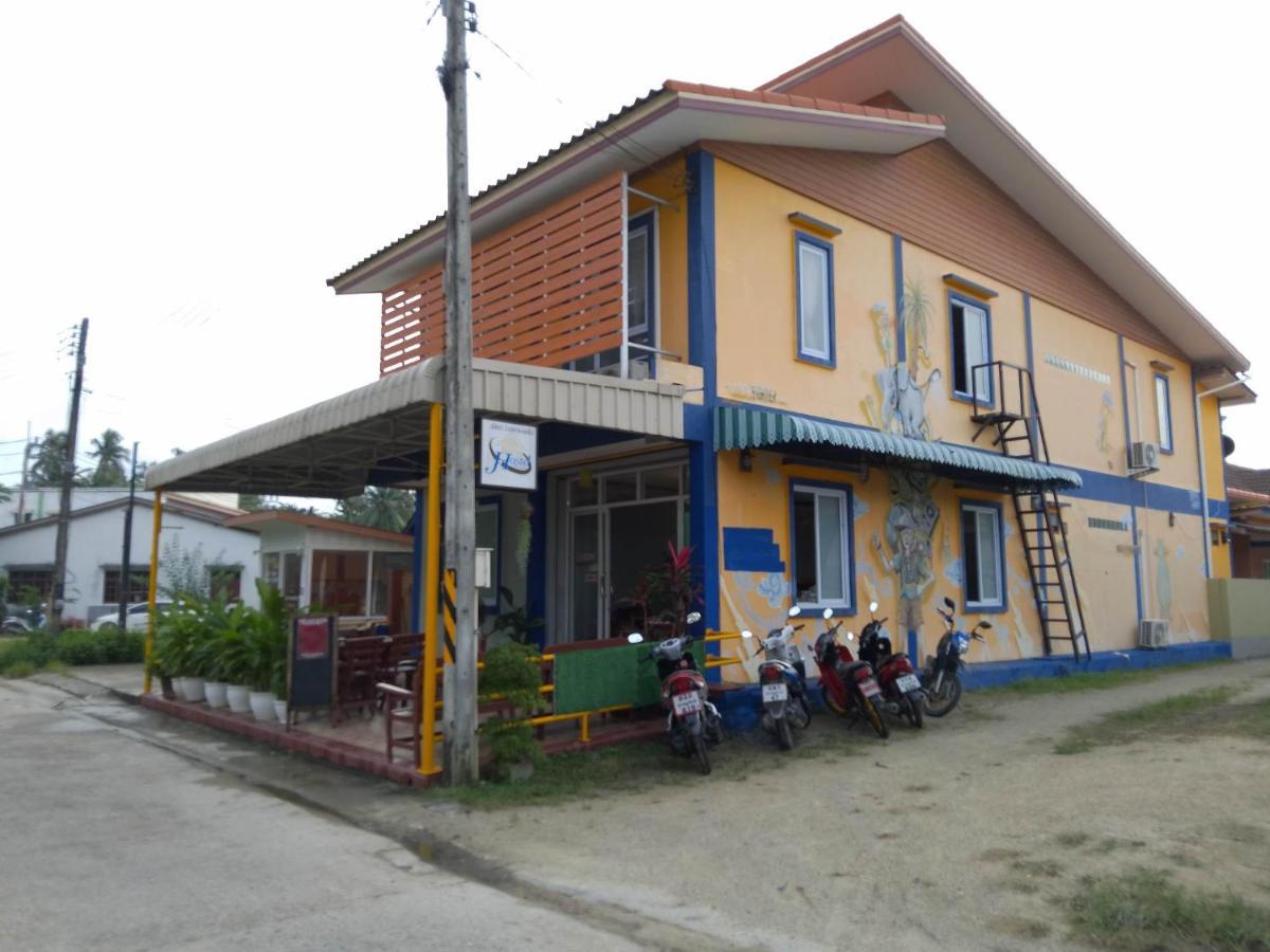 Phatra Hostel トンサラ エクステリア 写真