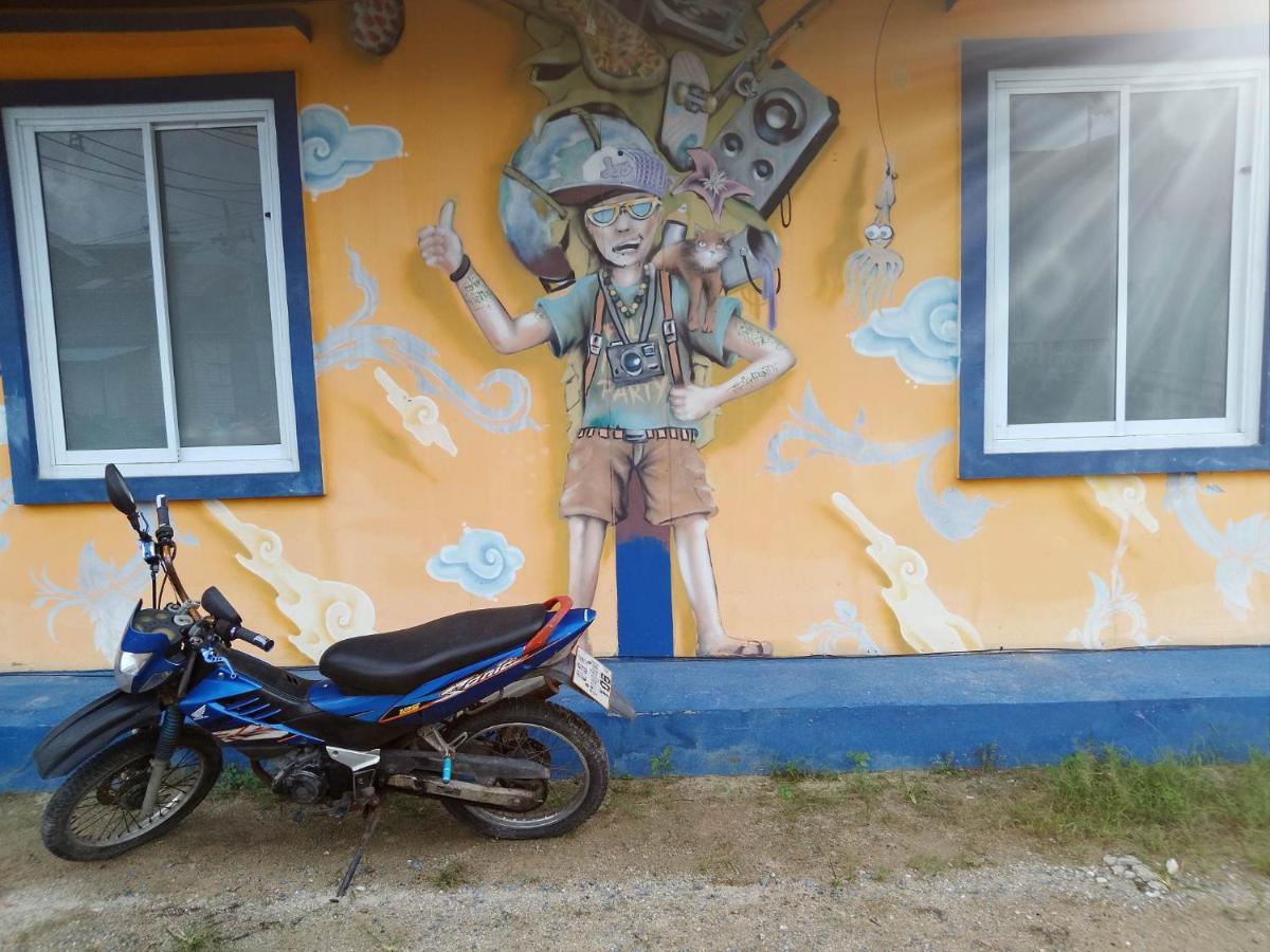 Phatra Hostel トンサラ エクステリア 写真