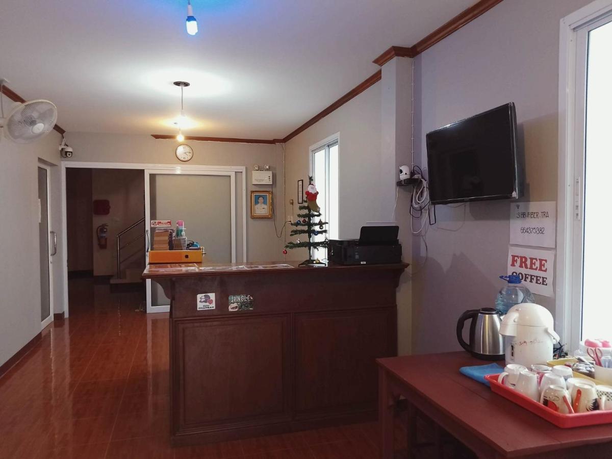 Phatra Hostel トンサラ エクステリア 写真