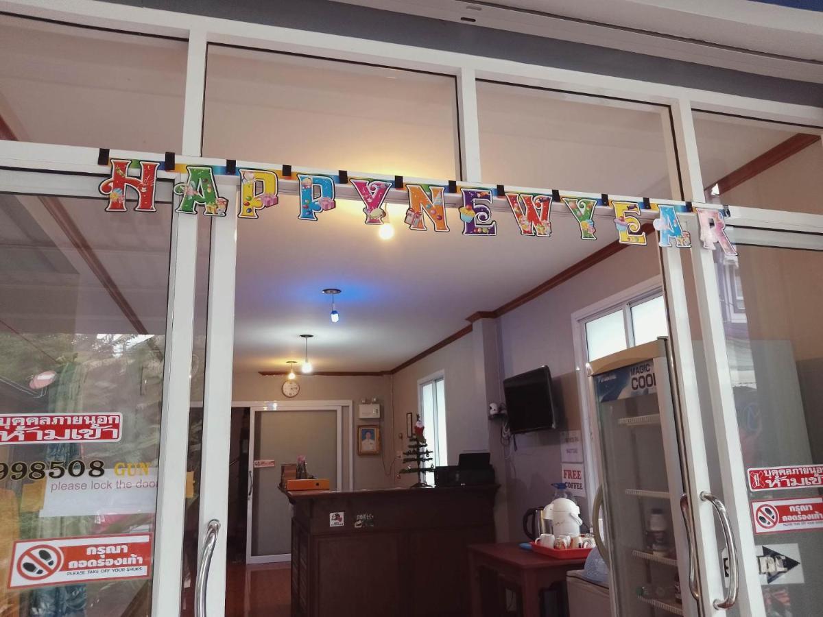Phatra Hostel トンサラ エクステリア 写真