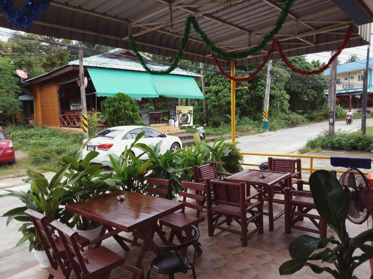 Phatra Hostel トンサラ エクステリア 写真
