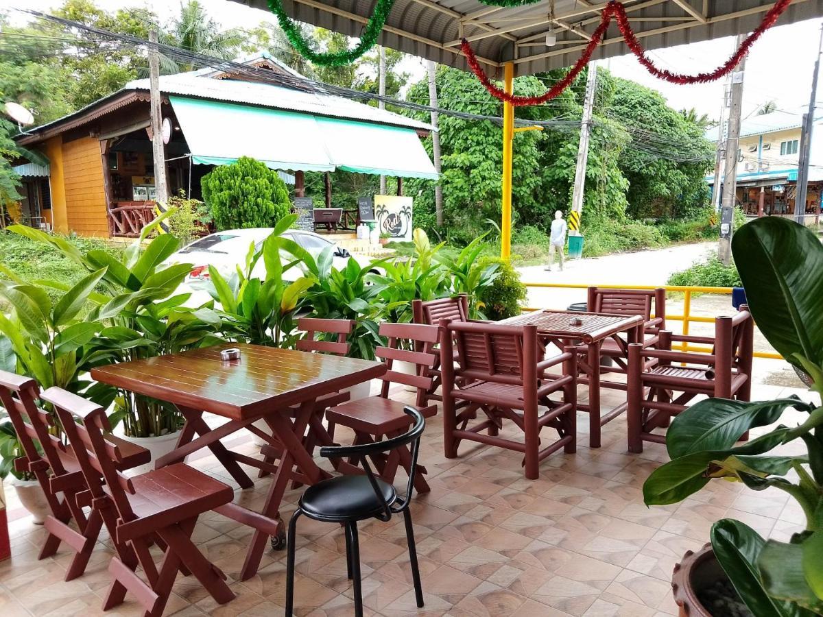 Phatra Hostel トンサラ エクステリア 写真